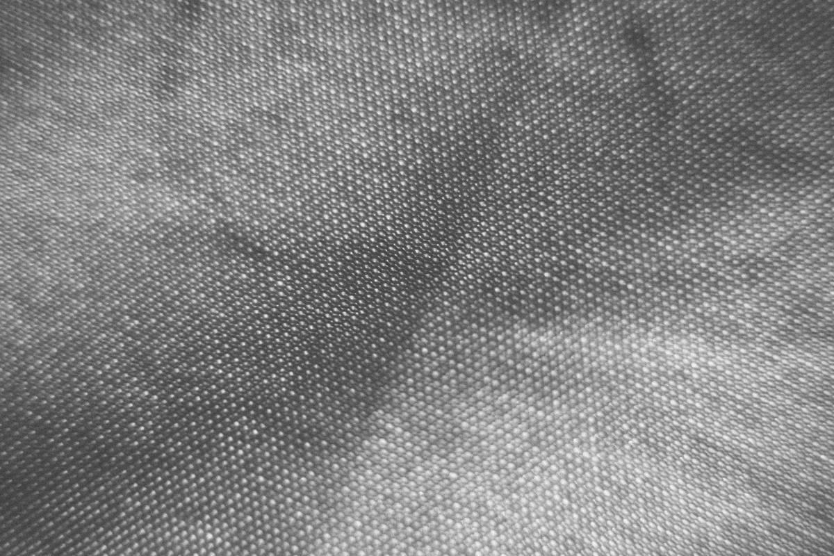 Comparison of non woven microfiber cloth vs traditional cleaning rags showing lint residue test